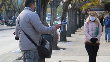 Trabajadores informales en San Juan ¿qué cuidados tienen al brindar su actividad?