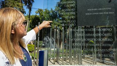 Soldado argentino solo conocido por Dios, la lápida traída a San Juan de las Malvinas que inspira a llorar