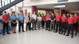 Abrazos, lágrimas y orgullo: así fue el regreso de los bomberos que ayudaron en la Patagonia