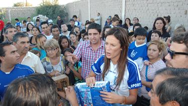 Antes de su despedida de soltera, Paula Chaves se emocionó con Unión