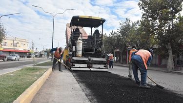 Avanza el Plan de bacheo para la Diagonal Sarmiento mientras aguardan por la obra del agua