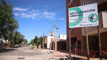 El segundo tramo de la obra de ensabche de calle Urquiza va a buen ritmo.