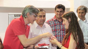 Nueva entrega de kits escolares y anteojos en Caucete