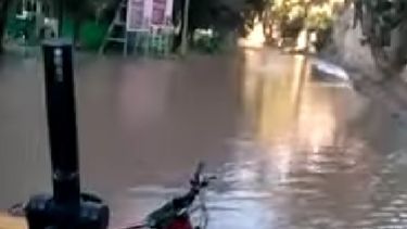 Psicóloga sanjuanina tuvo que viajar en pala cargadora para llegar a su trabajo