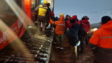 Rescataron a 16 mineros que habían quedado atrapados por la nieve en la Cordillera de Los Andes