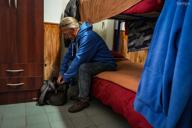 Rolando es uno de los residentes más antiguos del centro, pernocta allí desde su reapertura, en agosto pasado.