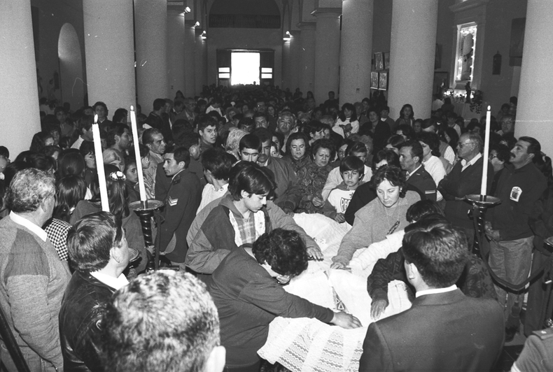 Los restos del padre Mariano Ianelli fueron velados en Iglesia de San José, donde una multitud le dio el último adiós (Foto: Diario de Cuyo). 