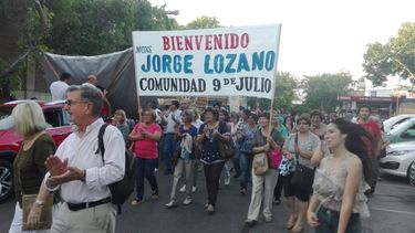 Con una gigantesca procesión, San Juan recibió a su obispo