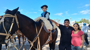 Thiago, el pequeño jinete fanático de los caballos que contagió su pasión a toda la familia