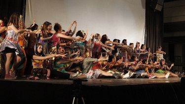 El ritmo y el color coparon la apertura del Festival Internacional de Cine UNASUR