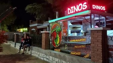 #FreeDinos: reabrieron el carro de comidas que motivó una protesta en redes sociales