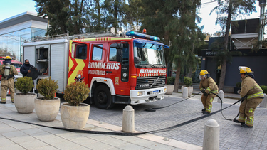 Humo, mangueras y 120 almas escapando: 10 minutos de adrenalina en la Legislatura de San Juan