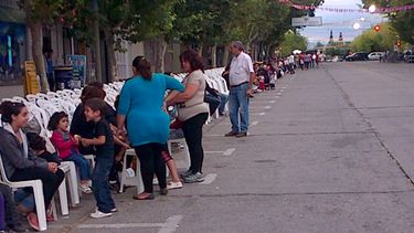 La gente va eligiendo los mejores lugares para disfrutar del Carrusel