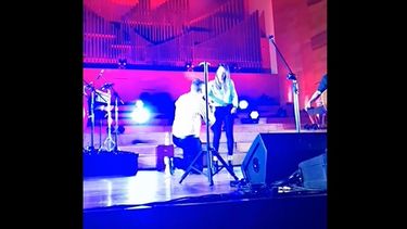 El sanjuanino fue ayudado por el vocalista de Los Rancheros a pedir casamiento a su novia.