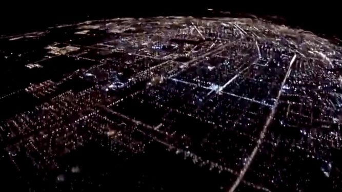 Video: se tiró en paracaídas en plena noche sanjuanina