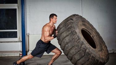 Ejercicios con neumáticos para trabajar todo el cuerpo
