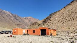 Un fin de semana de trabajo a puro pulmón: así quedó el Refugio Laguna Blanca