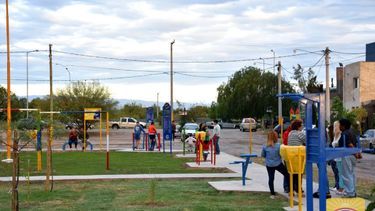 Vecinos santaluceños ya disfrutan de su Plaza 7 de Mayo