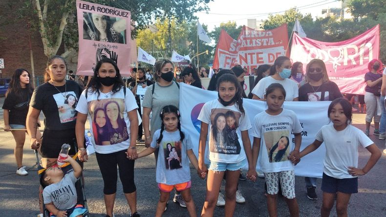Las madres de Brenda Requena, Leila Rodríguez y Rocío Villalón marcharon juntas el 8M