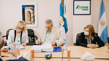 Fibra óptica para todos: firmaron para mejorar la internet en San Juan, ¿dónde harán obras?