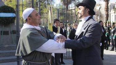 Narciso Laprida y Fray Justo Santa María de Oro, juntos en la Plaza 25