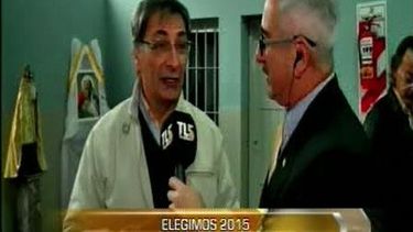 Tomas, el primer político en emitir su voto