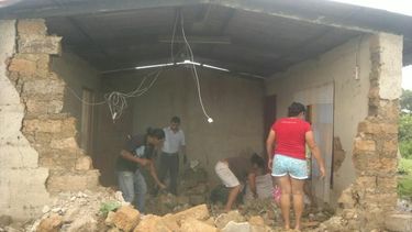 En Caucete, a una familia se le cayó parte de la casa por el sismo