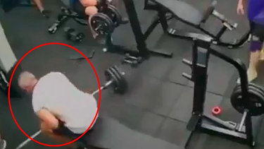 Murió aplastado por una barra mientras hacía press de banca en un gimnasio de Brasil