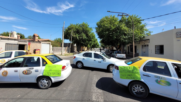 El titular del sindicato de taxistas dice que por la inseguridad, los choferes ahora van armados