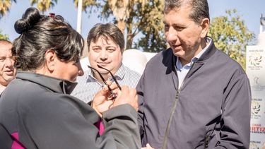 En Valle Fértil entregaron más de 500 anteojos a los vecinos