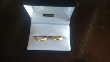 La perlita que dejó la FNS, un matrimonio perdió una de sus alianzas en pleno concierto y ¡la encontraron!