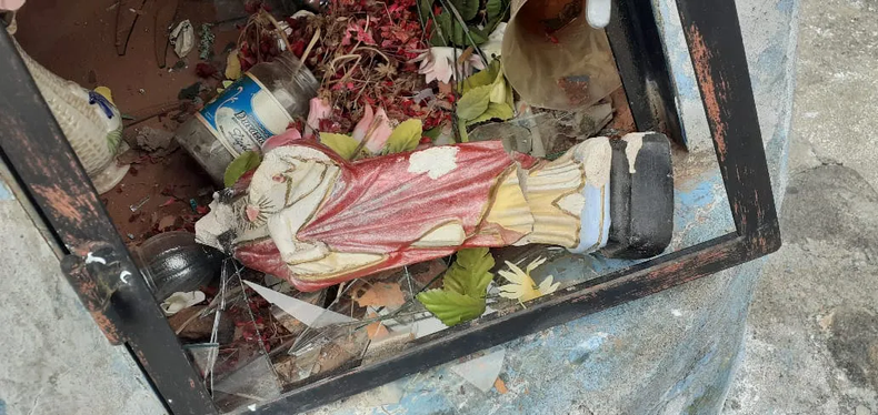 Destruyeron una imagen del Corazón de Jesús en el ingreso a la localidad Chucuma, en Valle Fértil. Imágenes: Info Valle Fértil
