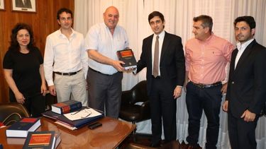 El Colegio de Escribanos recibió ejemplares del Digesto Jurídico provincial