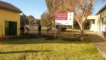 Le lavan la cara al Ferrourbanístico, con fuente y todo