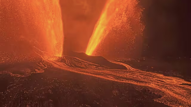 El volcán Kilauea, ubicado en la isla de Hawái, volvió a entrar en erupción y&nbsp;las fuentes de lava alcanzaron hasta 480 metros.