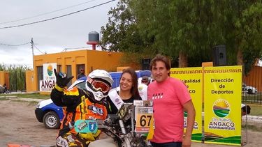 El show del rally internacional y sus pilotos enamoraron en Angaco