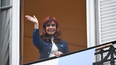 Cristina Kirchner en el balcón de su departamento. Foto: Noticias Argentinas. Cristina Kirchner en el balcón de su departamento. Foto: Noticias Argentinas.