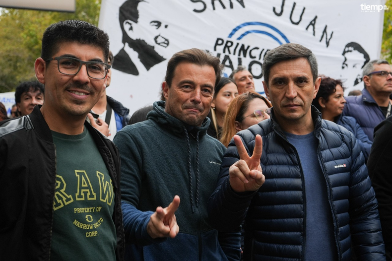 El concejal por San Martín, Edgar Orozco y, en el otro extremo, el eexintendente del departamento y dirigente peronista, Cristian Andino. El concejal por San Martín, Edgar Orozco y, en el otro extremo, el eexintendente del departamento y dirigente peronista, Cristian Andino. 