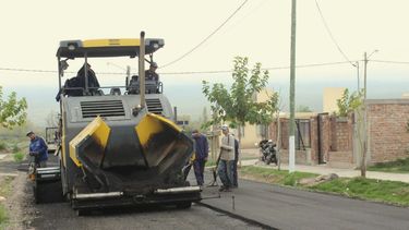 Avanzan las obras de iluminación y pavimentación en diferentes barrios de Ullum
