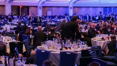 Disparos, corridas y caos en una cena de Donald Trump en la Casa Blanca: detuvieron a un hombre