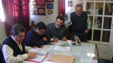 Avanzan en la iluminación para Avenida Benavidez y cunetas para calle Salta