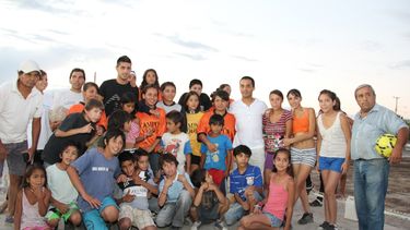 Deportistas sanjuaninos visitaron a chicos del Barrio La Estación