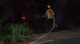 Un bombero voluntario de Albardón sufrió el vandalismo de su auto mientras sofocaba un incendio en medio del viento Zonda. Foto de archivo. Un bombero voluntario de Albardón sufrió el vandalismo de su auto mientras sofocaba un incendio en medio del viento Zonda. Foto de archivo.