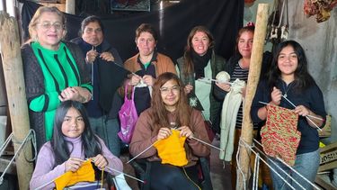 Algunas de las integrantes del programa Tejiendo esperanzas.