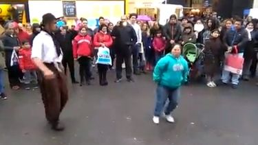 Busca a un joven sanjuanino que tuvo un buen gesto con su hija