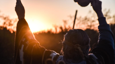 Miembros de pueblos originarios, vecinos y turistas compartieron la tradición ancestral “Inti Raymi” o Fiesta del Sol, en Valle Fértil.