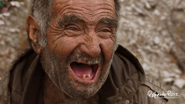 El Indio de la Fe, un hombre despojado de todo menos de la felicidad y la libertad