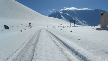 La abundante presencia de nieve pone un riesgo a los conductores que buscar conectar San Juan y Chile por el Paso de Agua Negra.