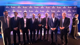 El gobernador Marcelo Orrego junto a funcionarios y empresarios en el evento de cierre de la Argentina Week 2026, en Nueva York. El gobernador Marcelo Orrego junto a funcionarios y empresarios en el evento de cierre de la Argentina Week 2026, en Nueva York.