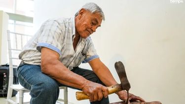 Julio Atencio, el vallista que con ingenio y habilidad mantiene vivo el legado de una práctica aprendida de su abuelo